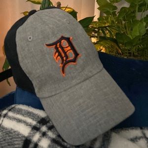 Detroit lions hat, gray, navy, and orange, good looking.